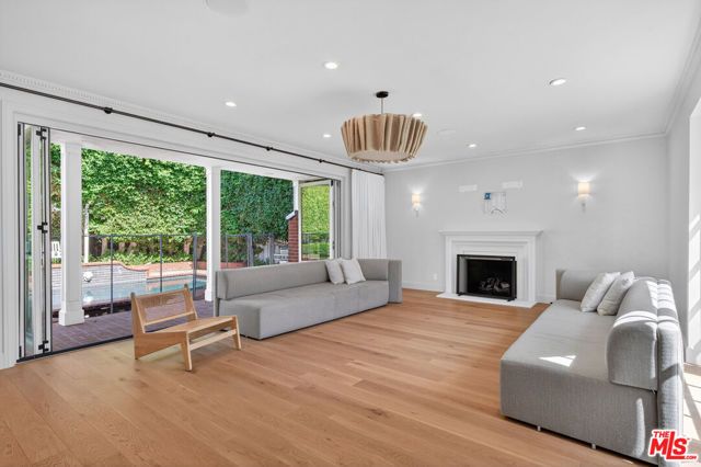 462 Warner Avenue, Los Angeles, CA 90024