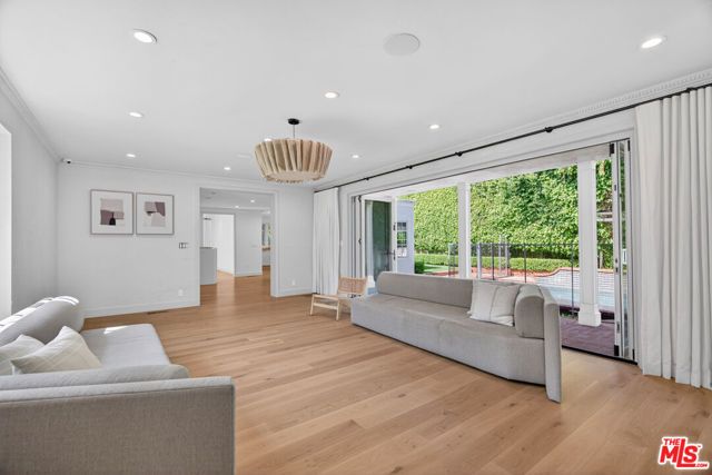 462 Warner Avenue, Los Angeles, CA 90024