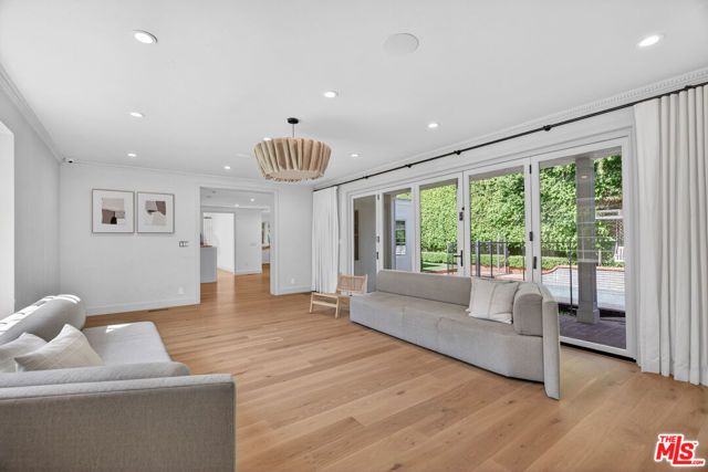 462 Warner Avenue, Los Angeles, CA 90024