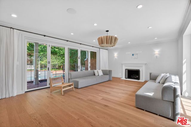 462 Warner Avenue, Los Angeles, CA 90024