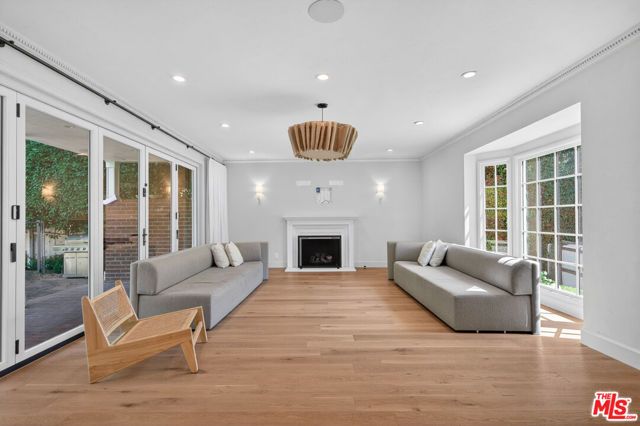 462 Warner Avenue, Los Angeles, CA 90024