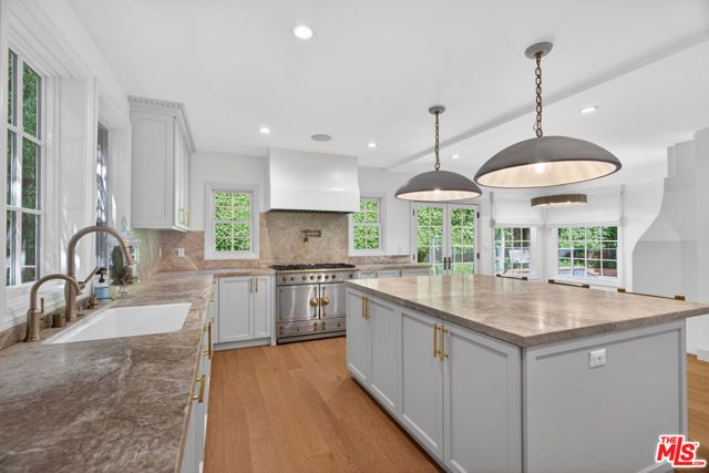 462 Warner Avenue, Los Angeles, CA 90024