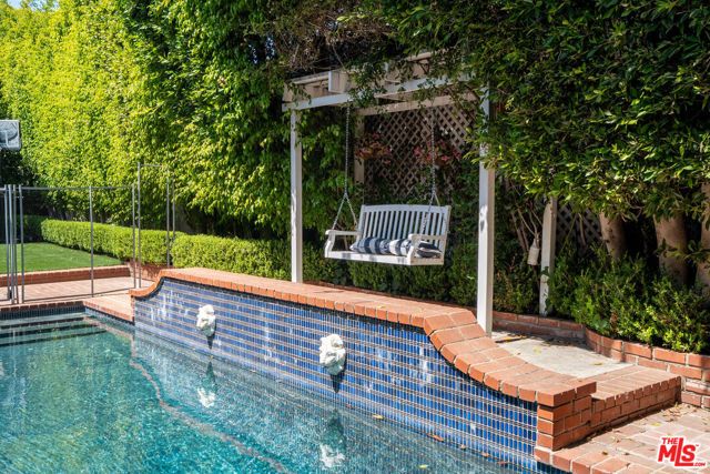 462 Warner Avenue, Los Angeles, CA 90024