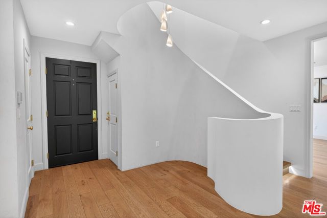 462 Warner Avenue, Los Angeles, CA 90024