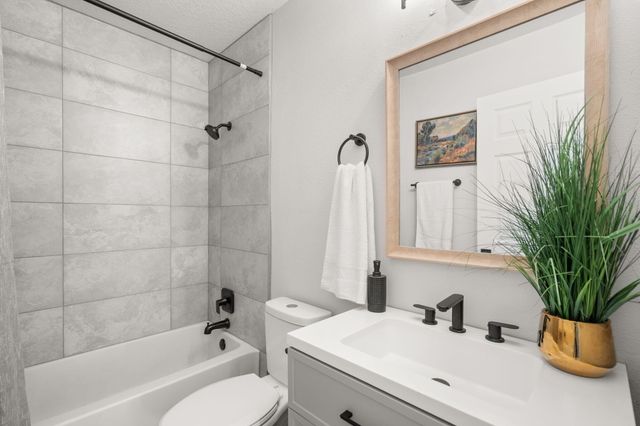 624 Sedona Meadows Drive NE, Rio Rancho, NM 87144