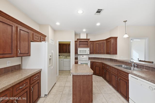 148 LAKE MARGO Drive, Satsuma, FL 32189
