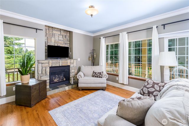 637 Del Guzzi Drive, Port Angeles, WA 98362