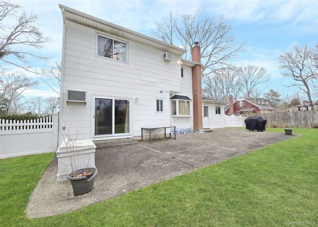 342 Thrift Street, Ronkonkoma, NY 11779