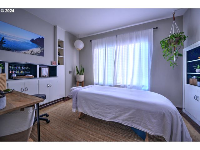 1034 LAWRENCE St, Eugene, OR 97401