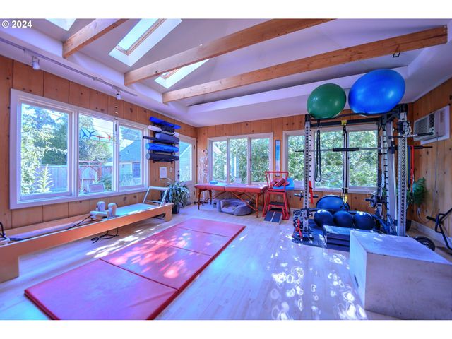 1034 LAWRENCE St, Eugene, OR 97401