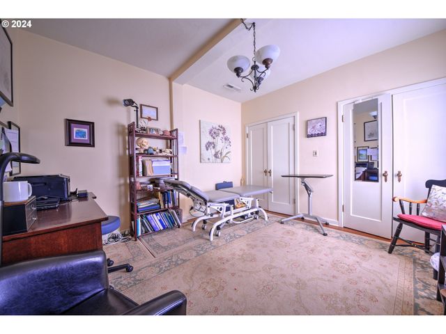 1034 LAWRENCE St, Eugene, OR 97401