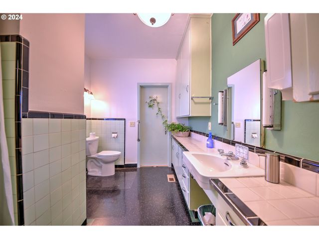 1034 LAWRENCE St, Eugene, OR 97401