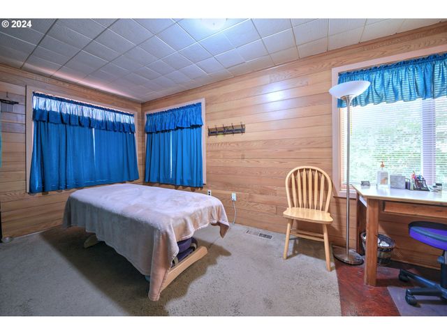 1034 LAWRENCE St, Eugene, OR 97401