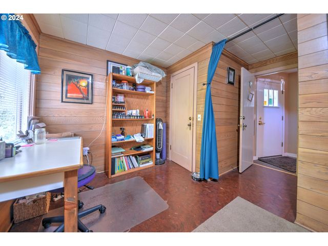 1034 LAWRENCE St, Eugene, OR 97401