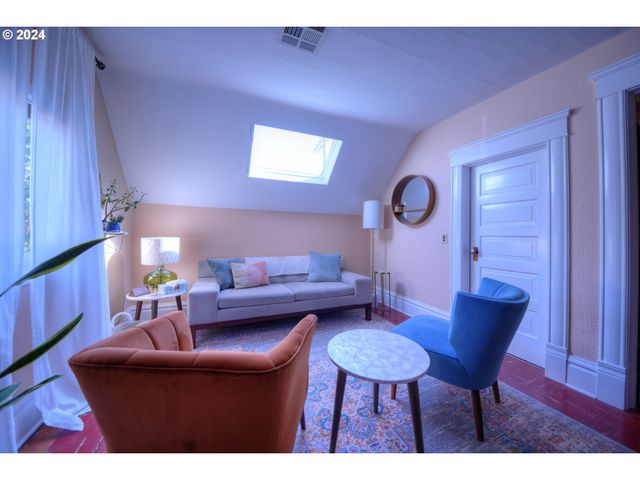 1034 LAWRENCE St, Eugene, OR 97401