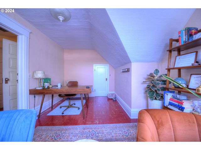 1034 LAWRENCE St, Eugene, OR 97401