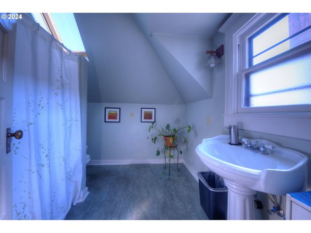 1034 LAWRENCE St, Eugene, OR 97401