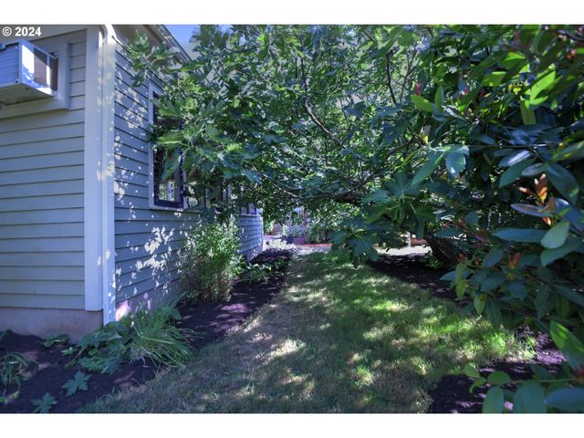 1034 LAWRENCE St, Eugene, OR 97401