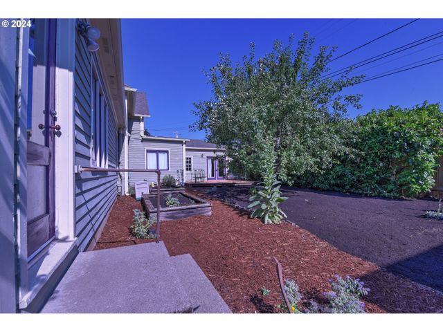 1034 LAWRENCE St, Eugene, OR 97401