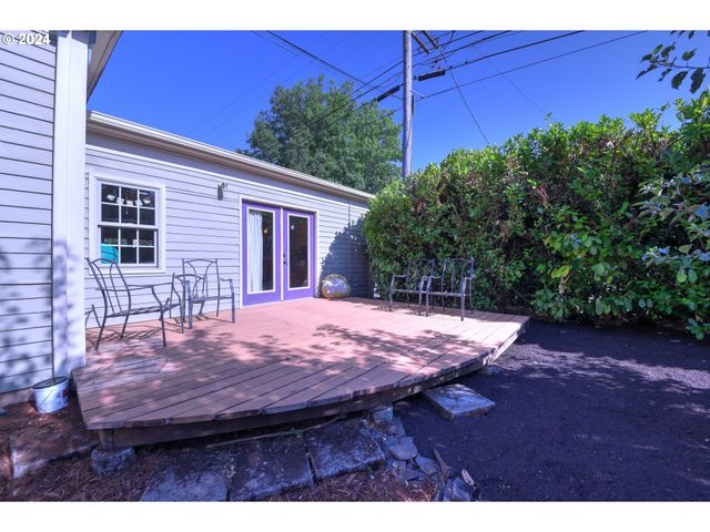 1034 LAWRENCE St, Eugene, OR 97401