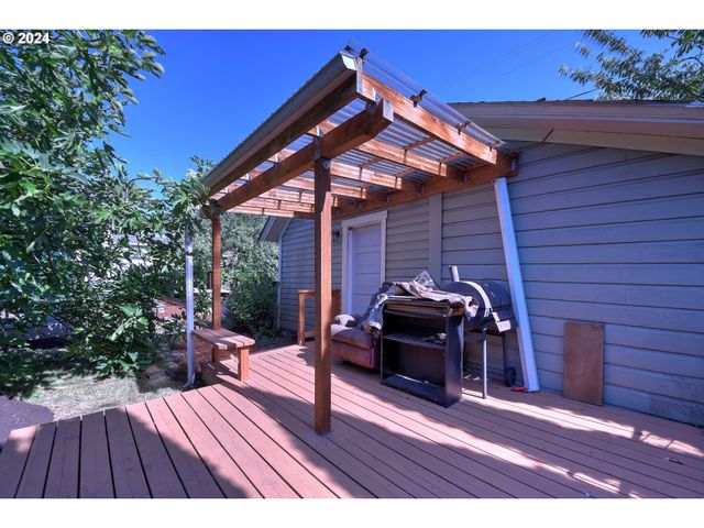 1034 LAWRENCE St, Eugene, OR 97401