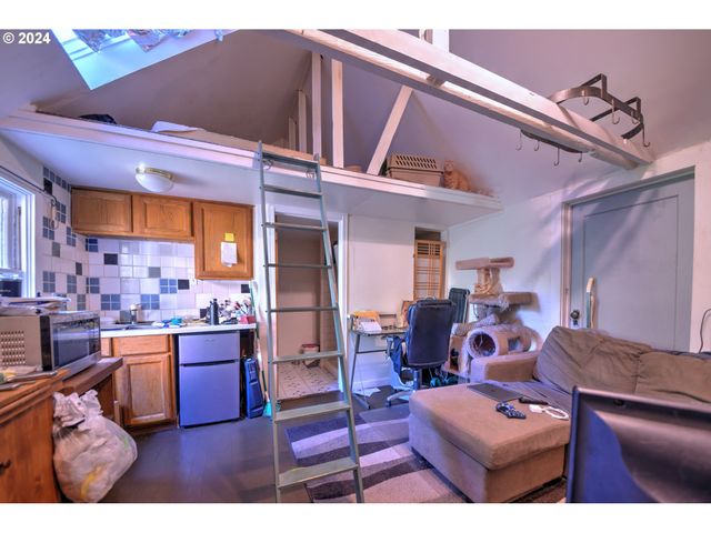 1034 LAWRENCE St, Eugene, OR 97401