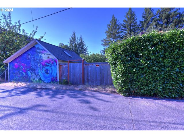 1034 LAWRENCE St, Eugene, OR 97401