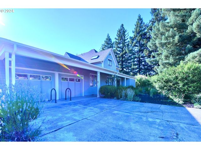 1034 LAWRENCE St, Eugene, OR 97401