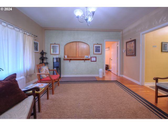 1034 LAWRENCE St, Eugene, OR 97401