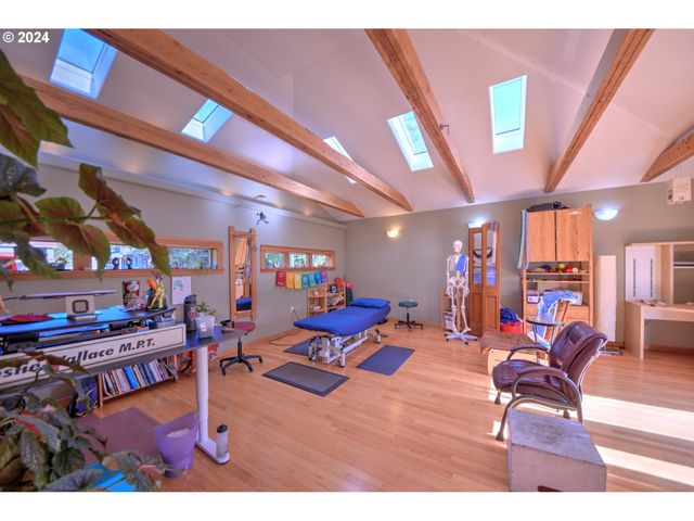 1034 LAWRENCE St, Eugene, OR 97401