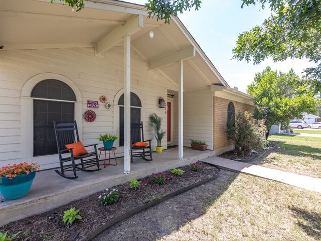 216 Cindy Lane, Burleson, TX 76028