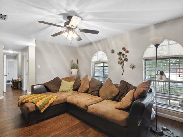 216 Cindy Lane, Burleson, TX 76028