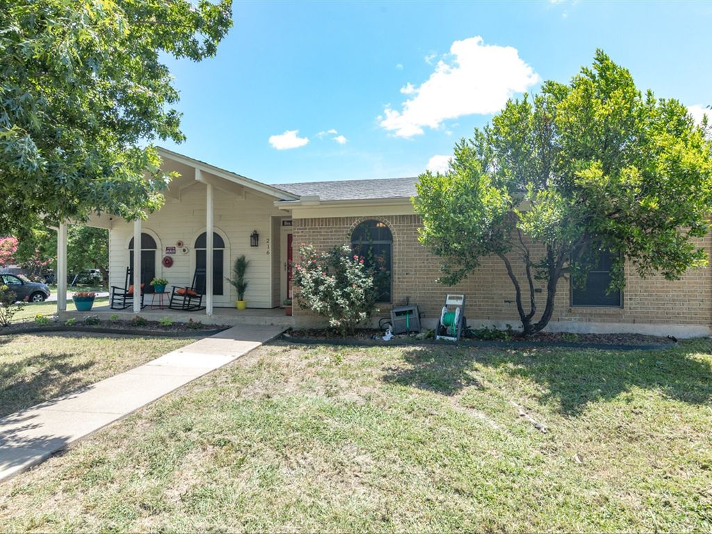 216 Cindy Lane, Burleson, TX 76028