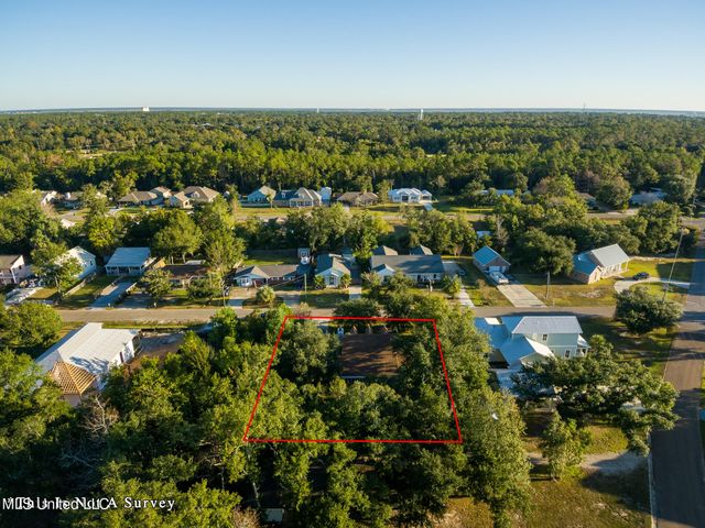 210 Bay Oaks Drive, Bay Saint Louis, MS 39520