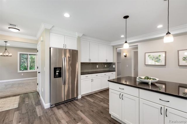 4915 Walnut Lake Road, West Bloomfield, MI 48323