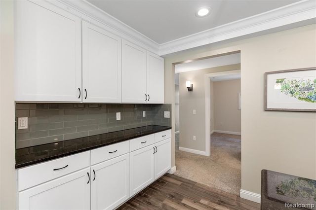 4915 Walnut Lake Road, West Bloomfield, MI 48323