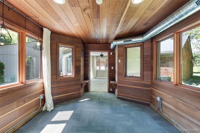 4915 Walnut Lake Road, West Bloomfield, MI 48323