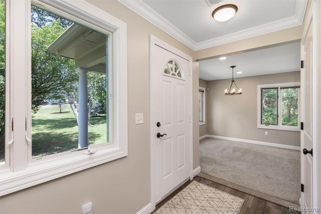 4915 Walnut Lake Road, West Bloomfield, MI 48323