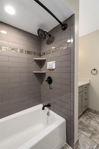 4915 Walnut Lake Road, West Bloomfield, MI 48323
