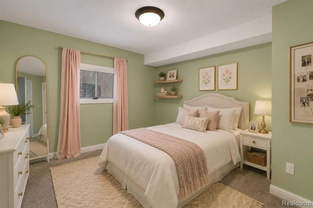 4915 Walnut Lake Road, West Bloomfield, MI 48323