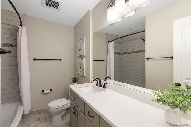 4915 Walnut Lake Road, West Bloomfield, MI 48323