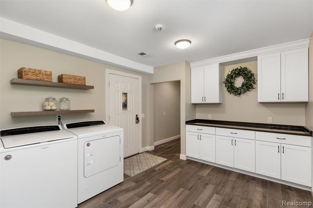 4915 Walnut Lake Road, West Bloomfield, MI 48323