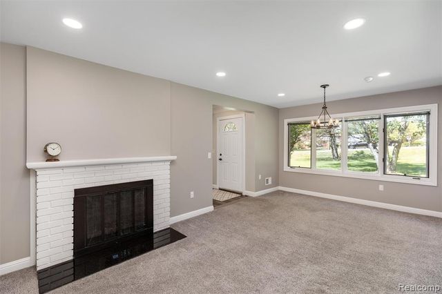 4915 Walnut Lake Road, West Bloomfield, MI 48323