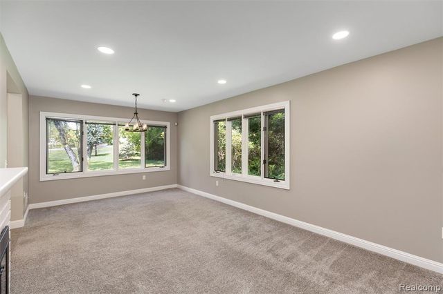 4915 Walnut Lake Road, West Bloomfield, MI 48323