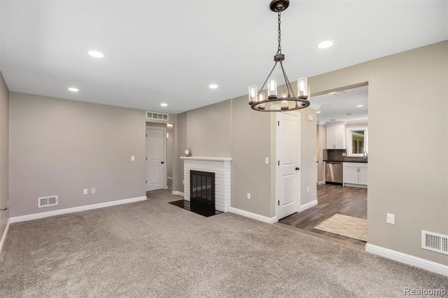 4915 Walnut Lake Road, West Bloomfield, MI 48323