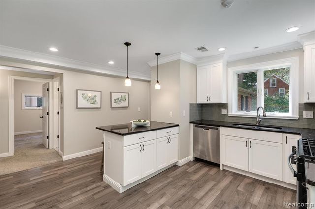 4915 Walnut Lake Road, West Bloomfield, MI 48323