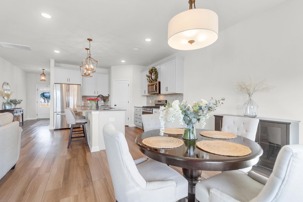 Image 15 of property listing at 765 Sienna Way, Summerville, SC 29486