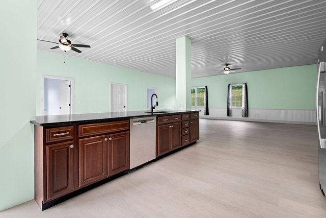 7795 Loches Road NE, Saint Louisville, OH 43071