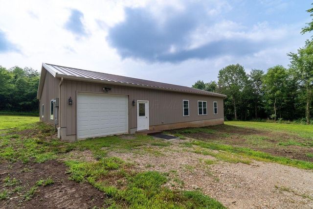 7795 Loches Road NE, Saint Louisville, OH 43071