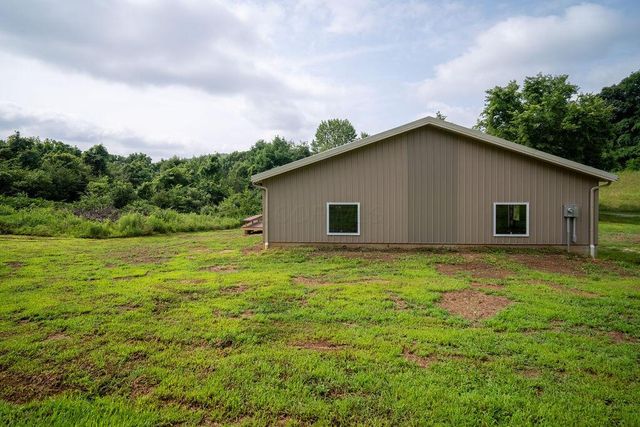 7795 Loches Road NE, Saint Louisville, OH 43071